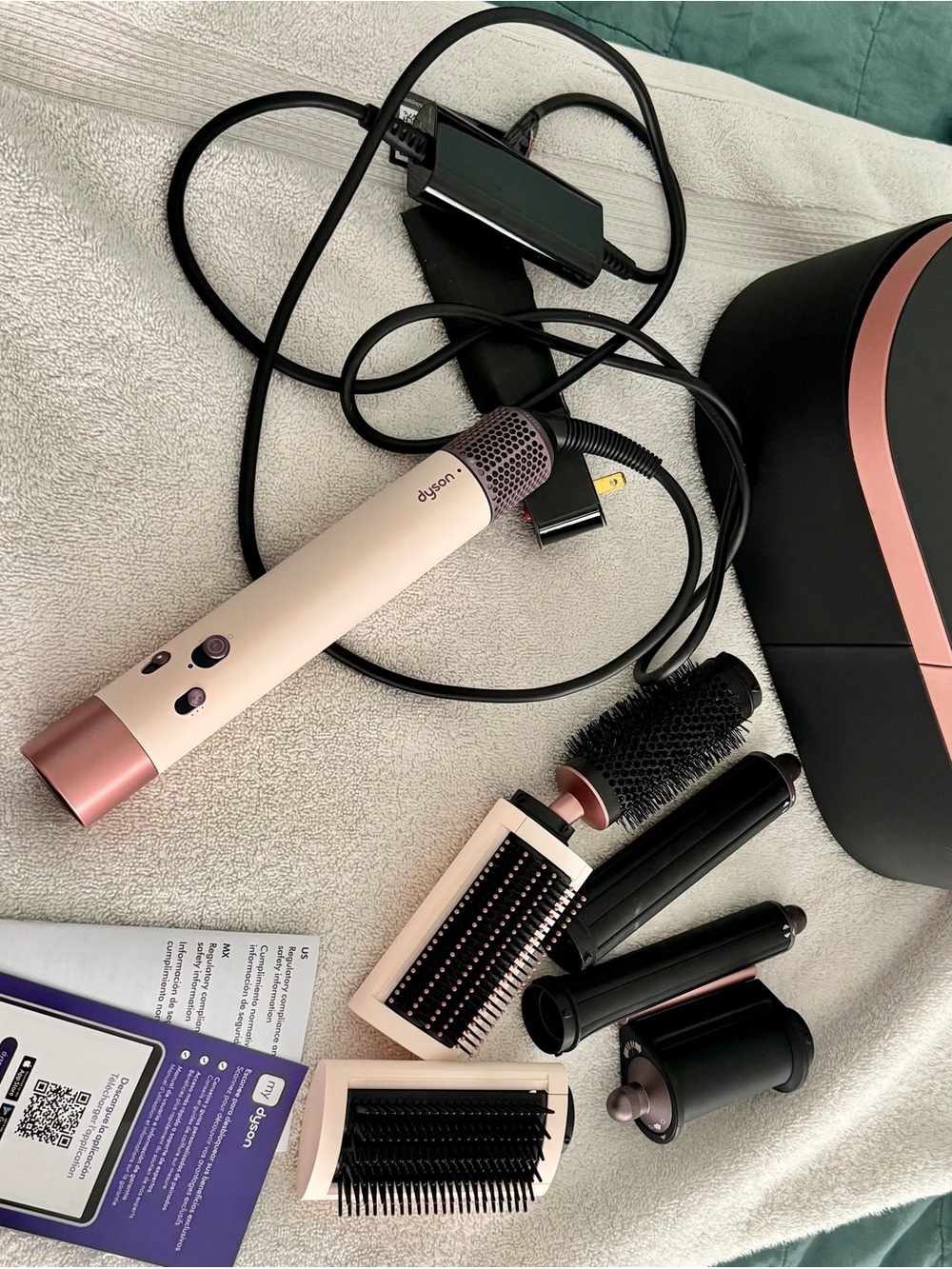 Dyson Airwrap Multi-Styler in Cream and Rose Gold with Attachments (authentic)